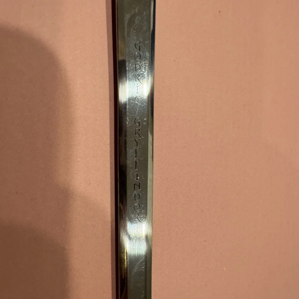 Harry Potter sword of Gryffindor letter opener - Picture 3 of 3